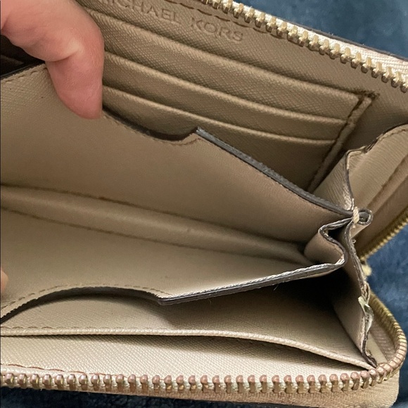 Michael Kors Snake Print Wristlet *AS IS see pics lil marks at zipper edge - Picture 6 of 8